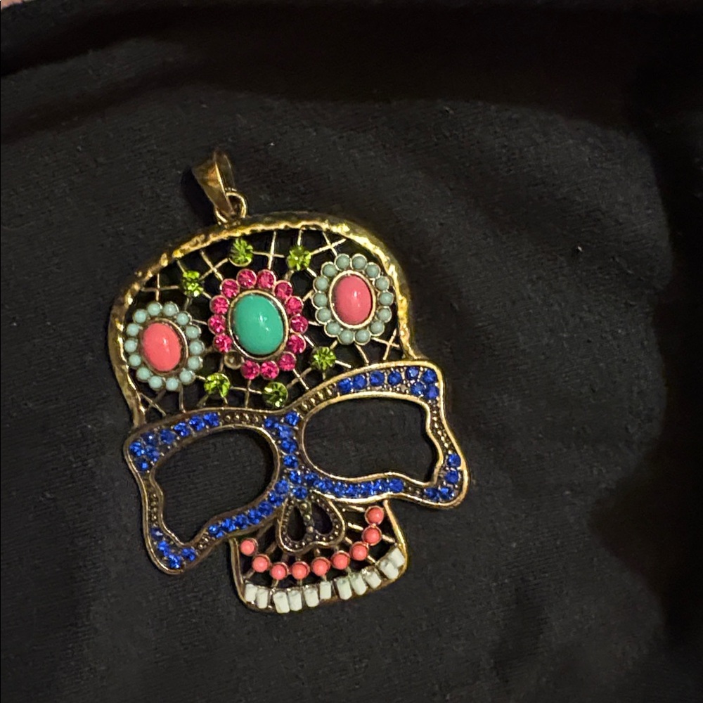 Skull (BIKER) Pendant w Betsey Johnson vibes